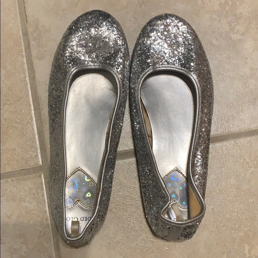 Silver glitter flats. Kids size 3, women’s size 5